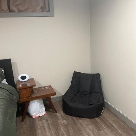 Spacious Room & Living Area In Nw! YYC Eksteriør billede
