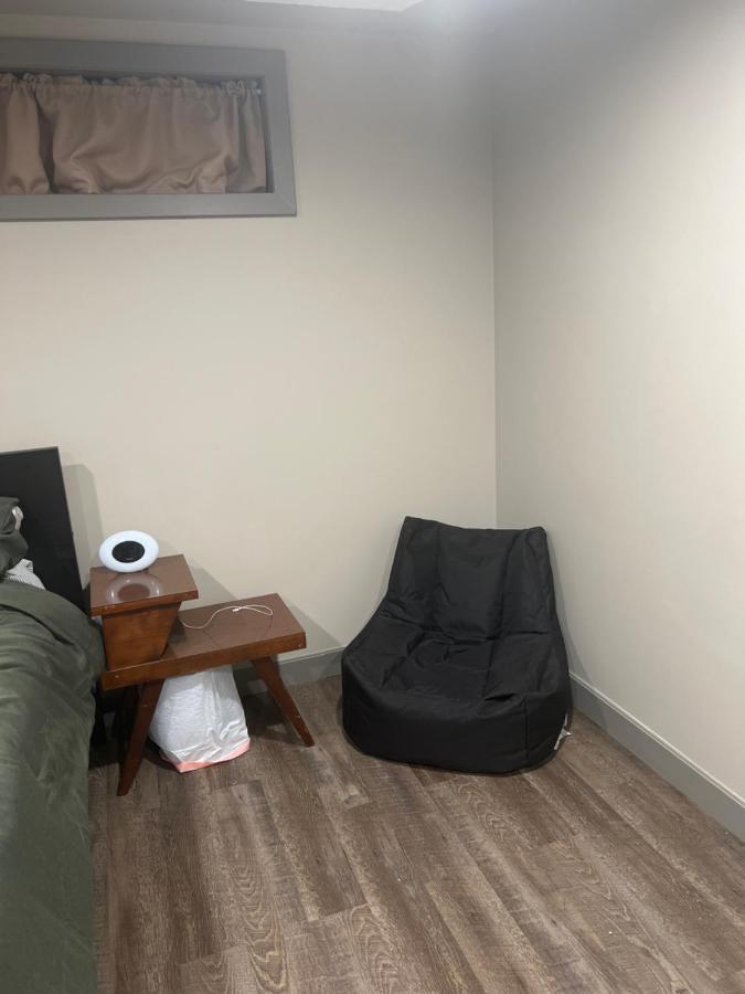 Spacious Room & Living Area In Nw! YYC Eksteriør billede